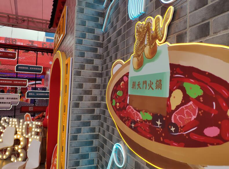 开一家重庆火锅店该如何选择餐桌？
