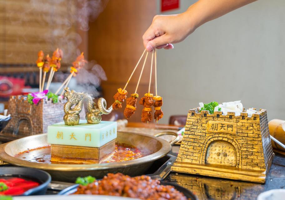 重庆人吃火锅有三件必做的事，你知道是什么吗？