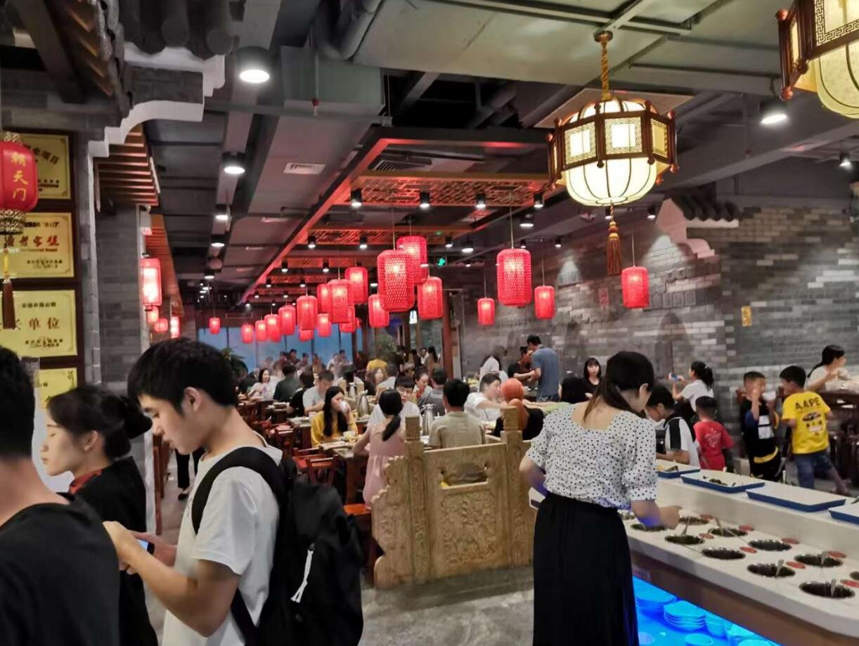 临汾开火锅加盟店，遇到同行抢生意怎么办？